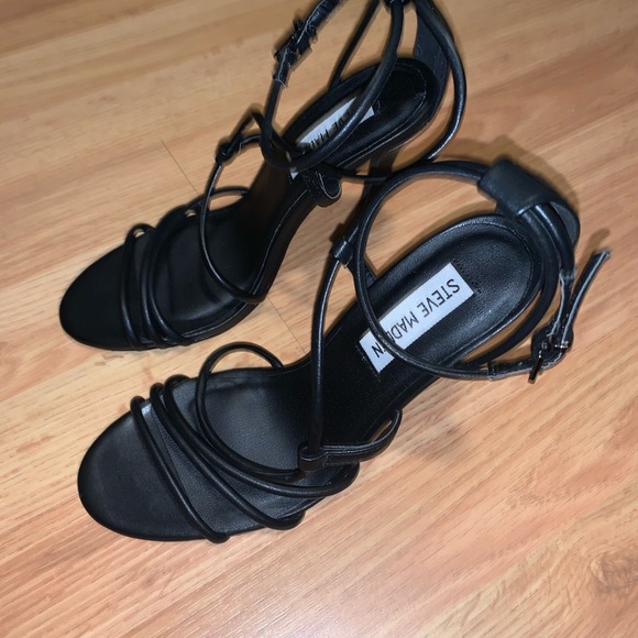 LESS THAN 6 HOURS LEFT! Steve Madden Heels - Picture 2 of 4